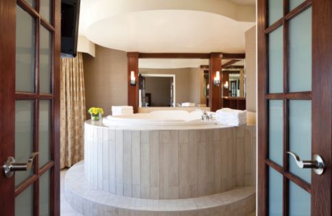 A beautiful jacuzzi hot tubs in our beautiful jacuzzi suite